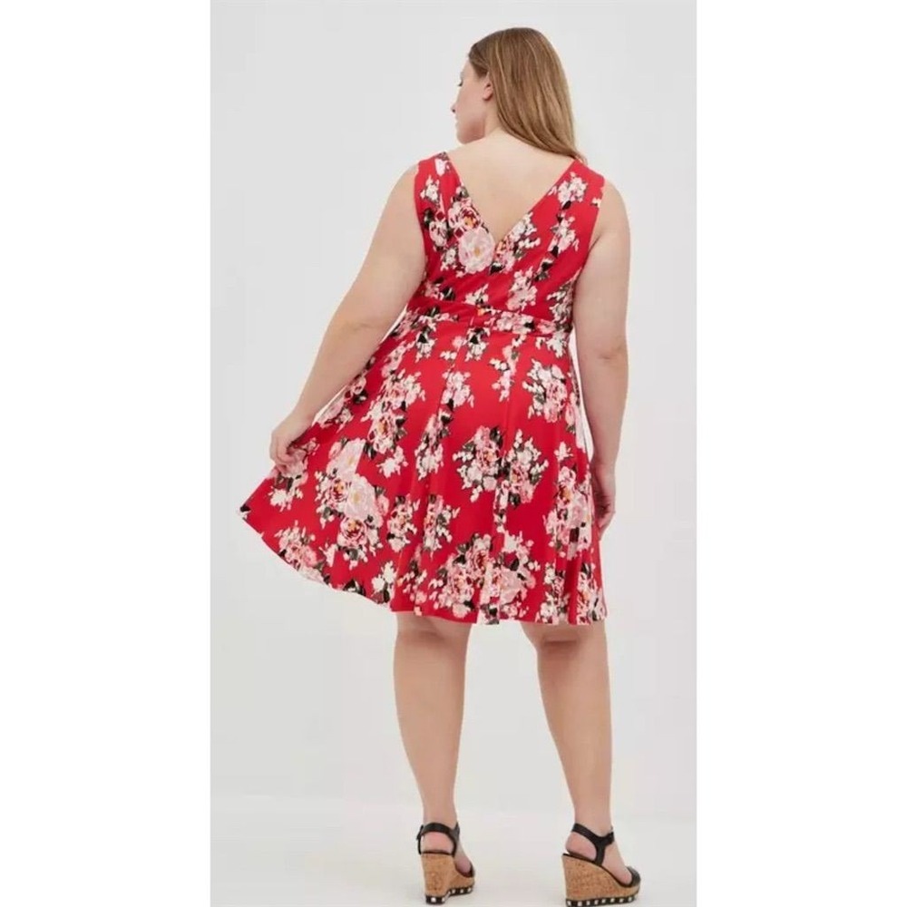 Torrid Plus Size Red‎ Floral Contouring Fit & Flare Ponte Dress 24 NWT - Picture 2 of 11
